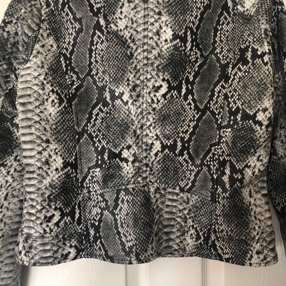 Baccini snake print faux leather jacket NWOT - Picture 6 of 9